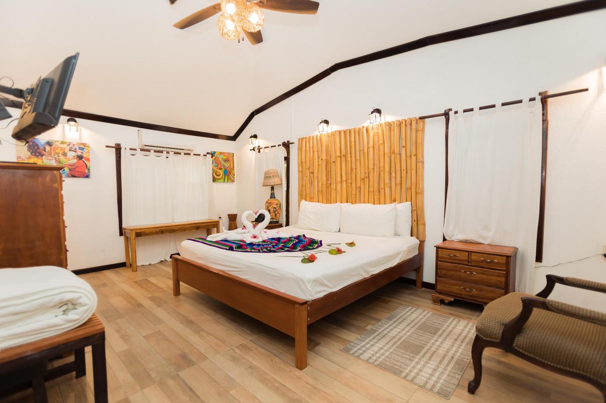 Falling Leaves Lodge San Ignacio Zewnętrze zdjęcie