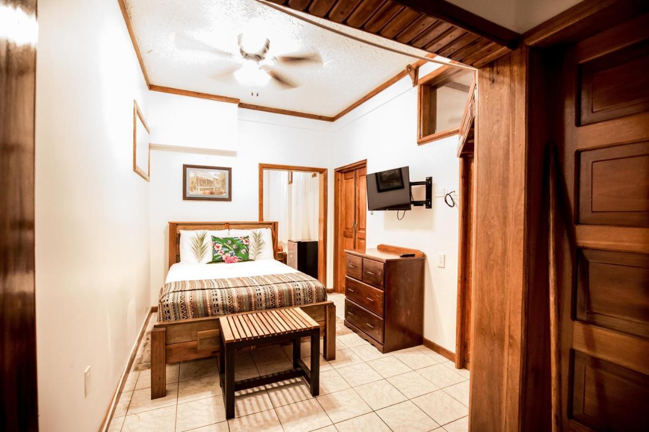 Falling Leaves Lodge San Ignacio Zewnętrze zdjęcie